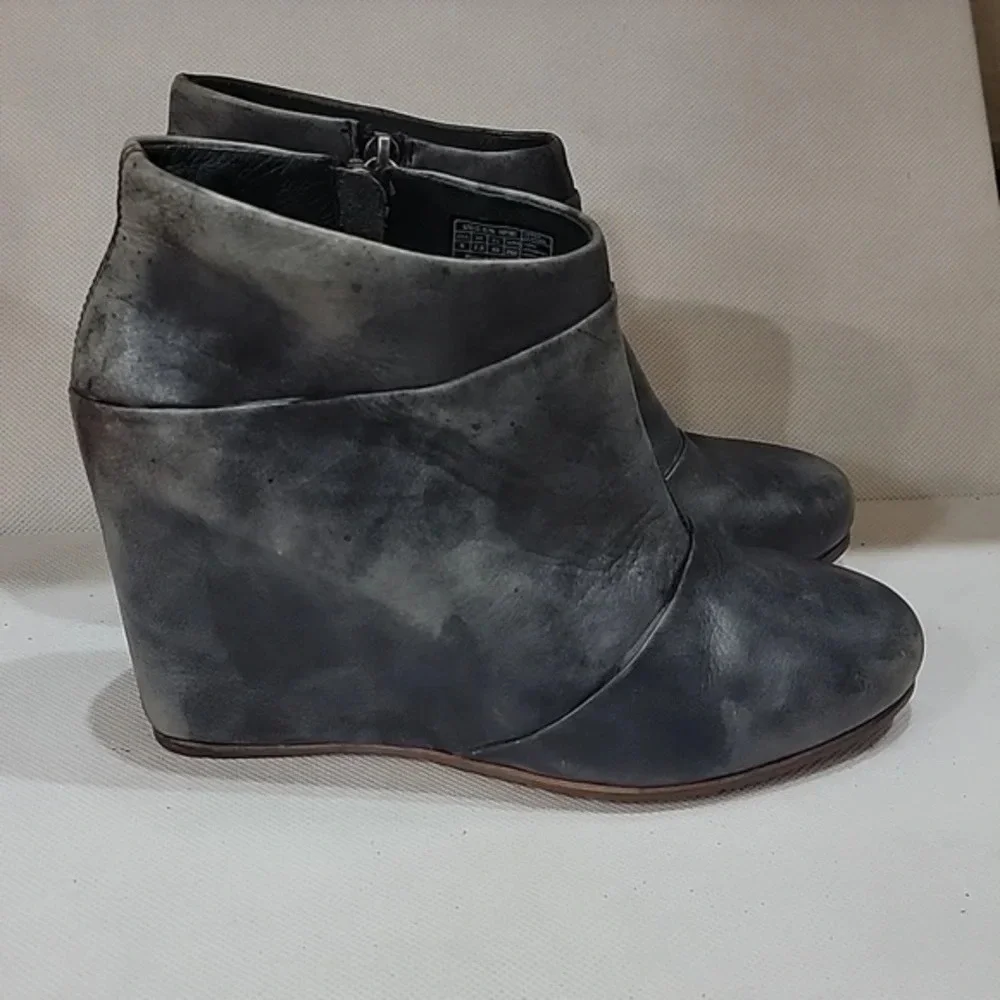 UGG LEATHER BOOTIES‎ ANKLE BOOTS (sz 9)